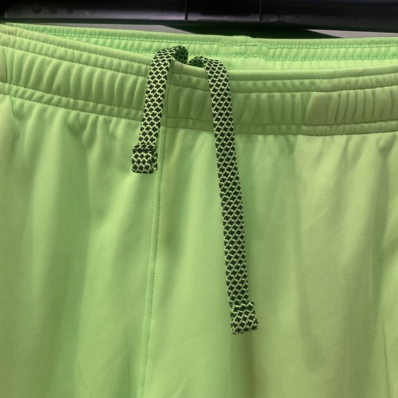Boys 8-20 Under Armour prototype 2.0 ssz shorts loose - Picture 7 of 8